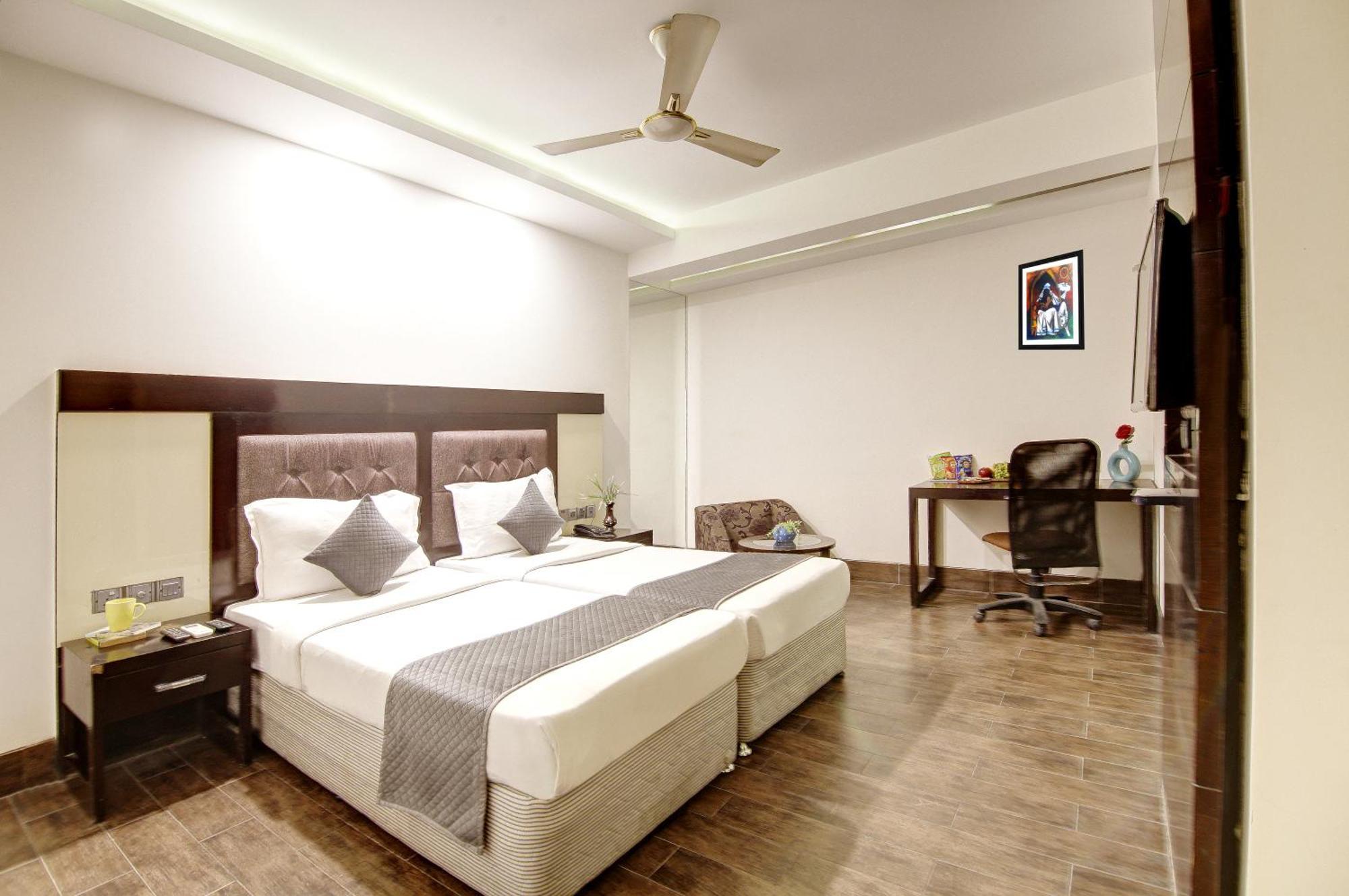 Hotel Good Times Near Ganga Ram Hospital And Karol Bagh Metro Delhi  Exterior foto