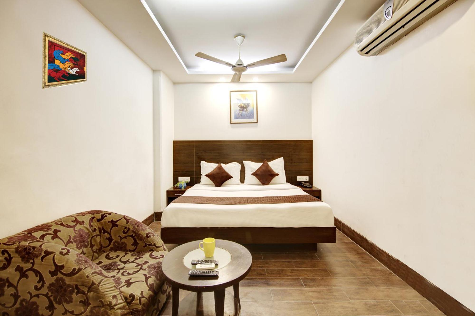 Hotel Good Times Near Ganga Ram Hospital And Karol Bagh Metro Delhi  Exterior foto
