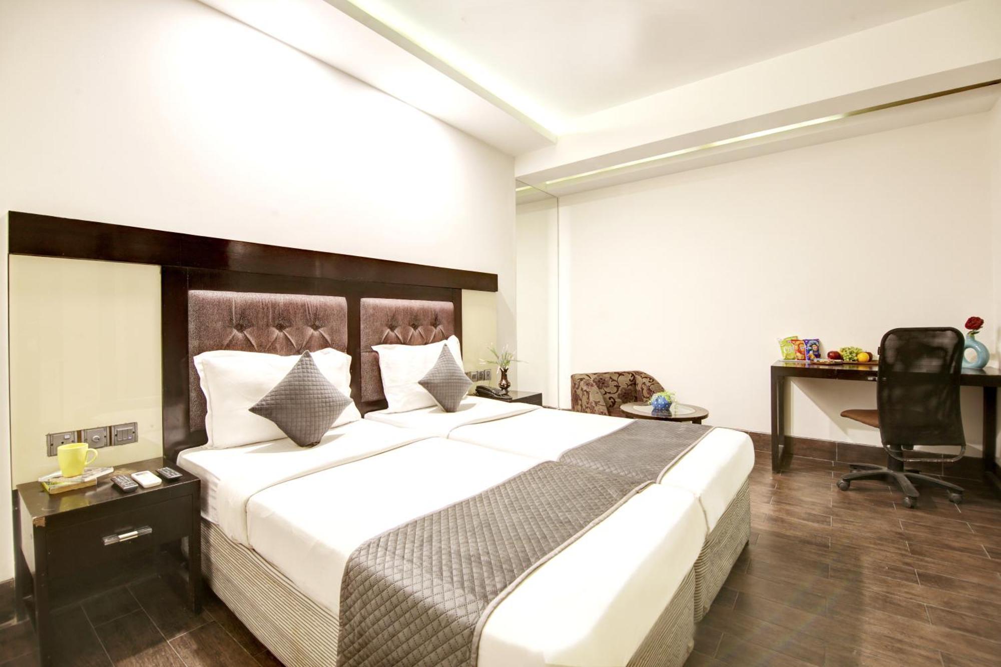Hotel Good Times Near Ganga Ram Hospital And Karol Bagh Metro Delhi  Exterior foto