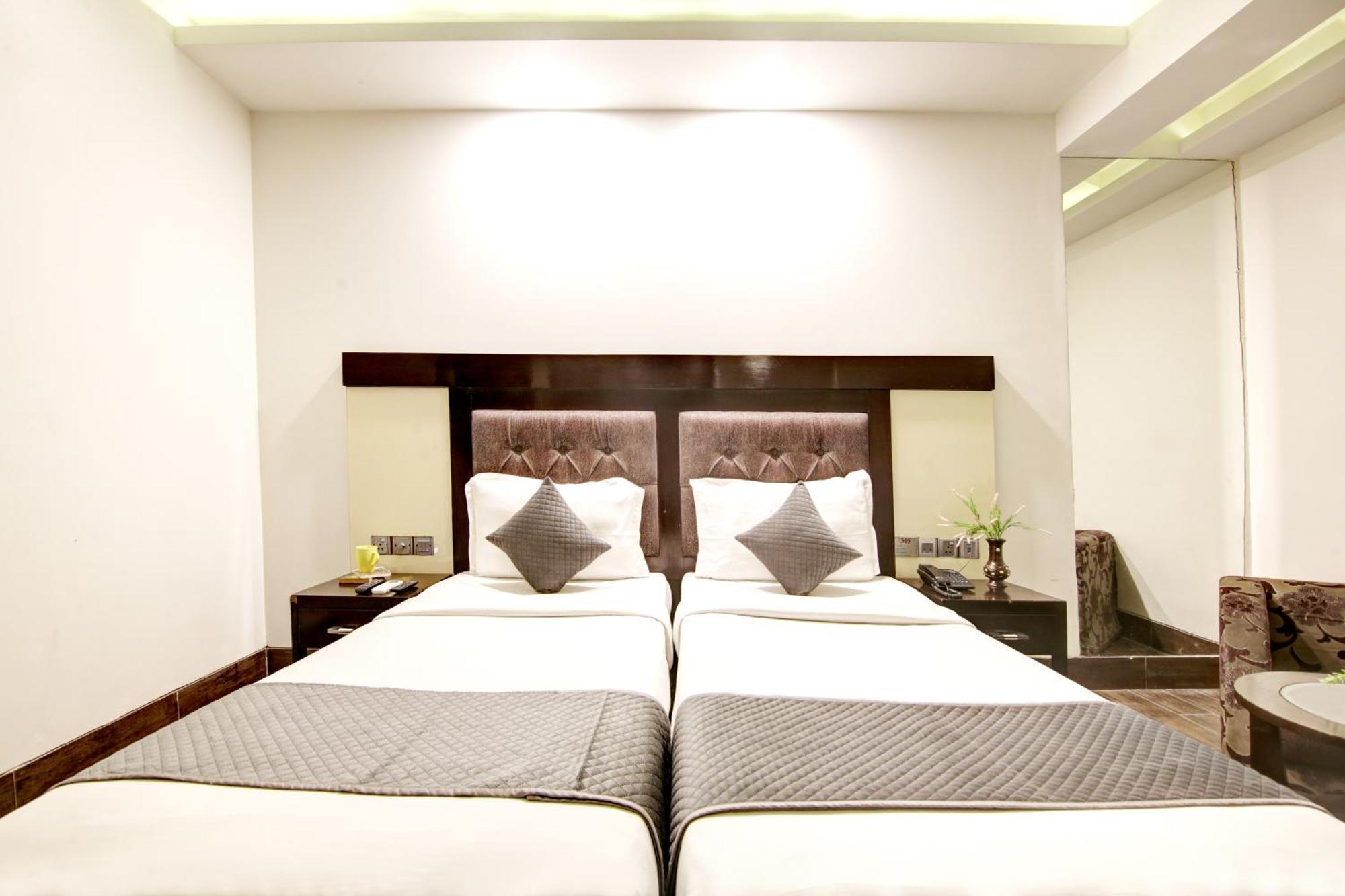Hotel Good Times Near Ganga Ram Hospital And Karol Bagh Metro Delhi  Exterior foto