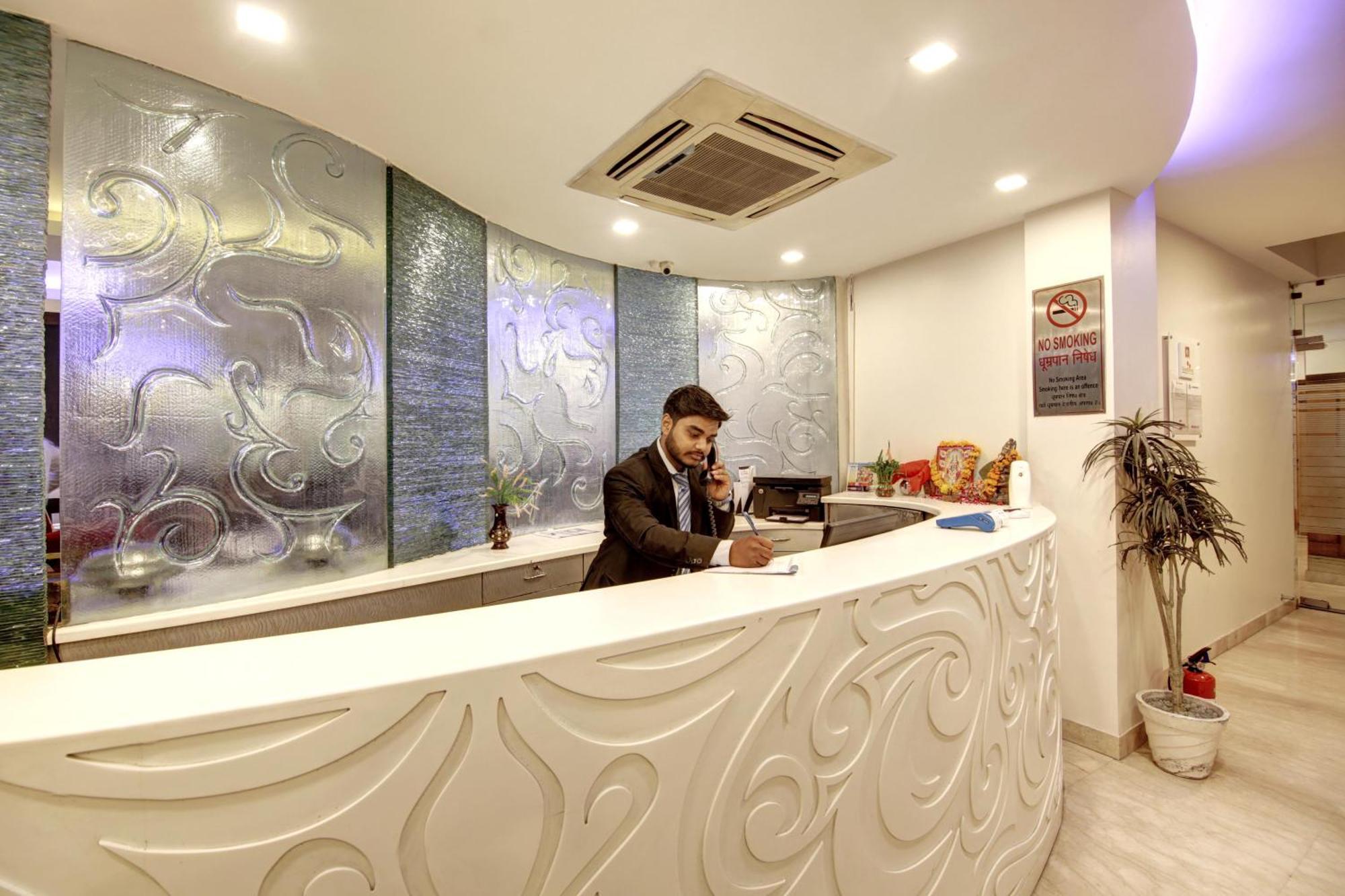 Hotel Good Times Near Ganga Ram Hospital And Karol Bagh Metro Delhi  Exterior foto