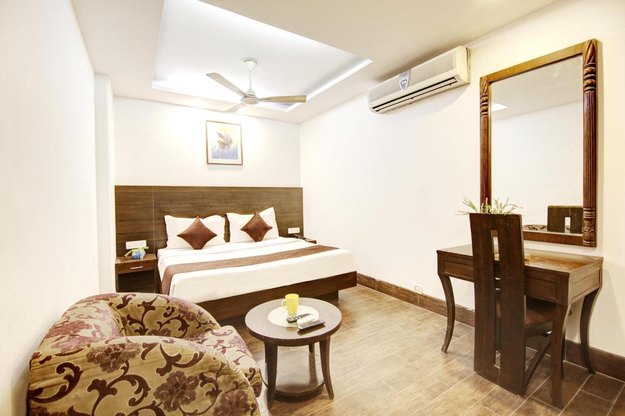 Hotel Good Times Near Ganga Ram Hospital And Karol Bagh Metro Delhi  Exterior foto