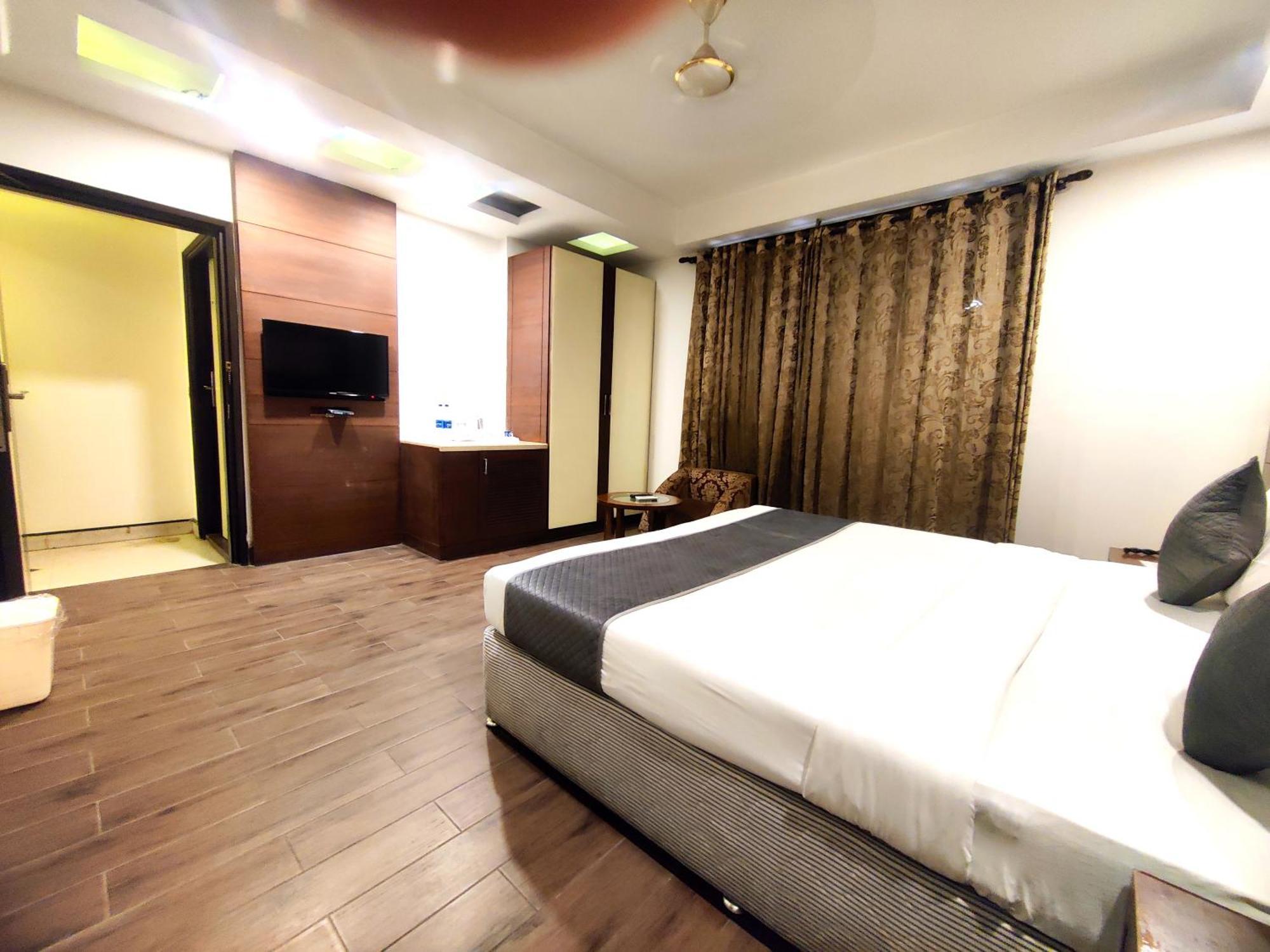 Hotel Good Times Near Ganga Ram Hospital And Karol Bagh Metro Delhi  Exterior foto